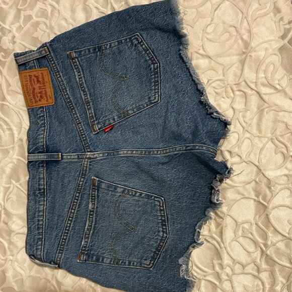 Levis 501 denim shorts - Picture 2 of 5